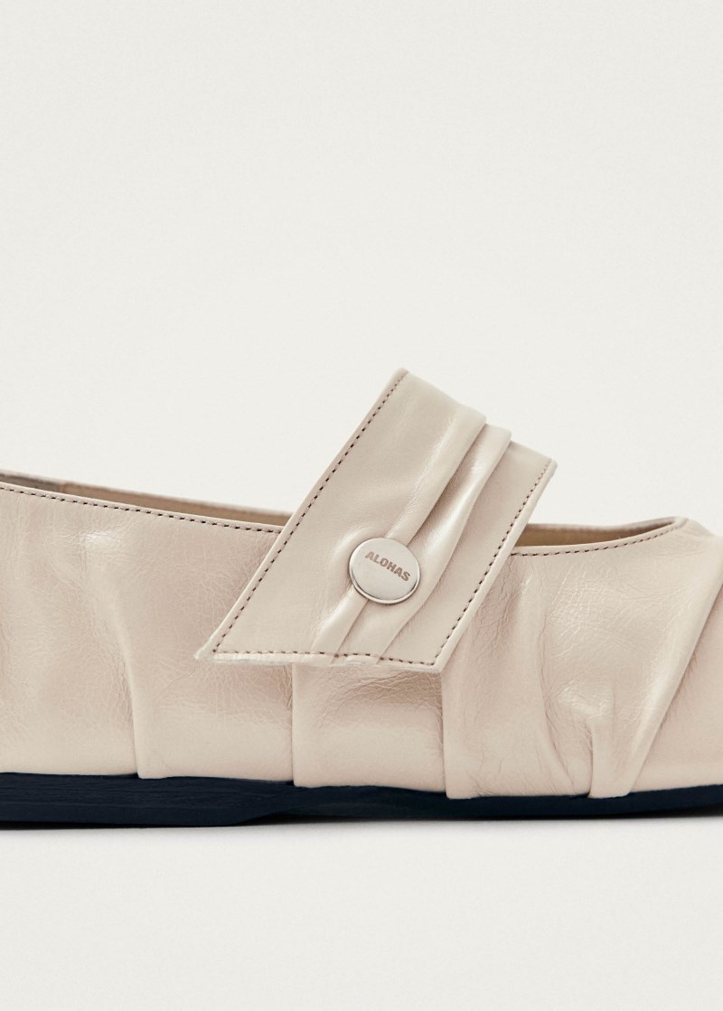 Women's Shay Cream Leather Ballet Flats